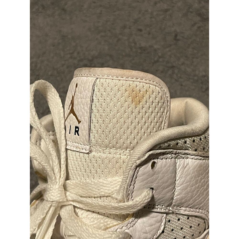 Jordan Air Jordan 1 Mid Mens 8 White Cream High Top Sneakers Scuffed Gum Aged - Picture 3 of 8